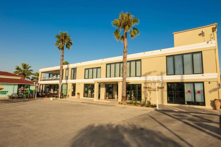 Robolla Beach Aparthotel 2