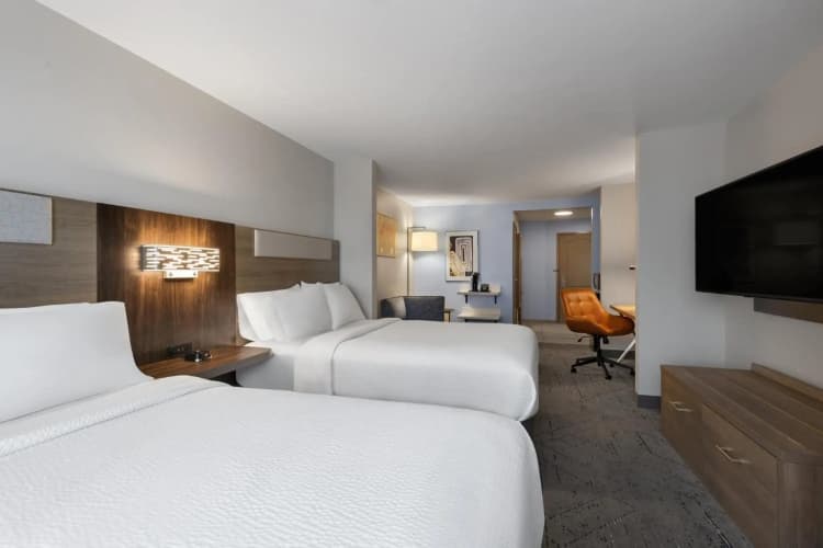 Holiday Inn Express Hotel & Suites Savannah Airport 2