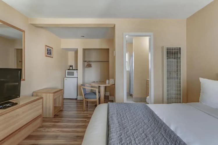 Shasta Pines Motel & Suites 4