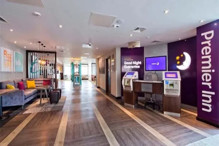 Premier Inn Leeds City Centre (Whitehall Road) 3