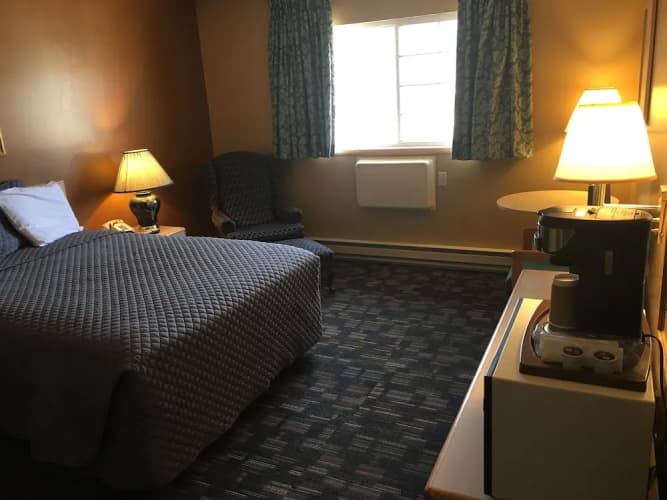 Lakeside Motor Inn 2