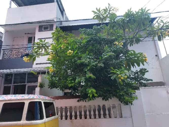 Eiffel Residence Cideng 2