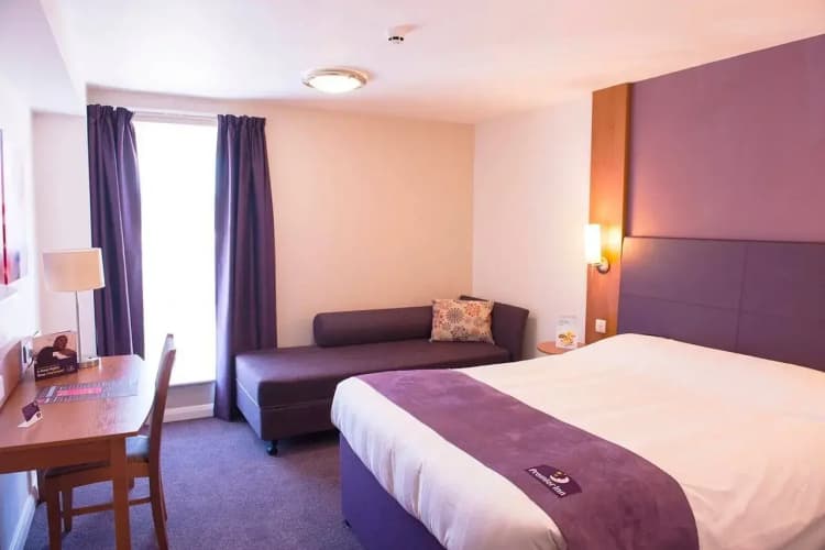 Premier Inn Livingston (M8, Jct3) 4