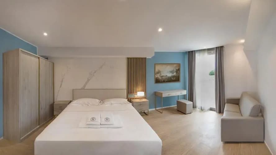 Byron Hotel 3