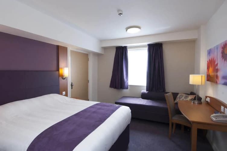 Premier Inn Swindon Central 4