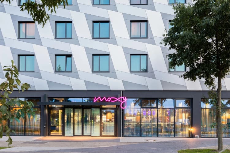 Moxy Berlin Airport main