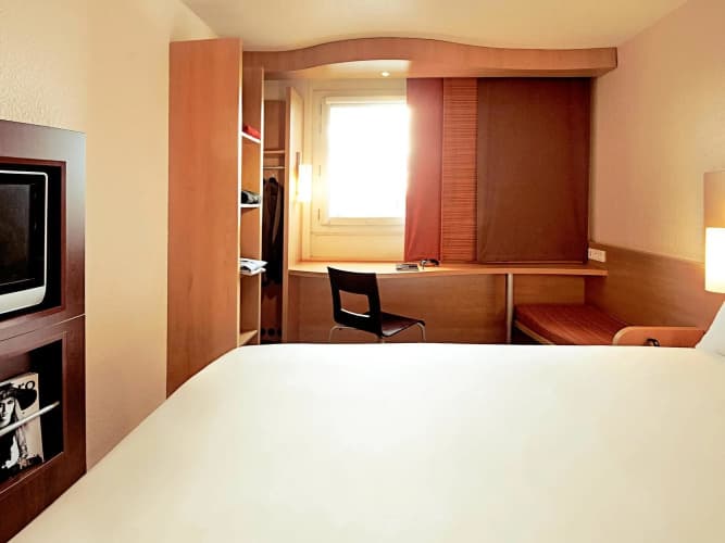 Ibis Gloucester 3