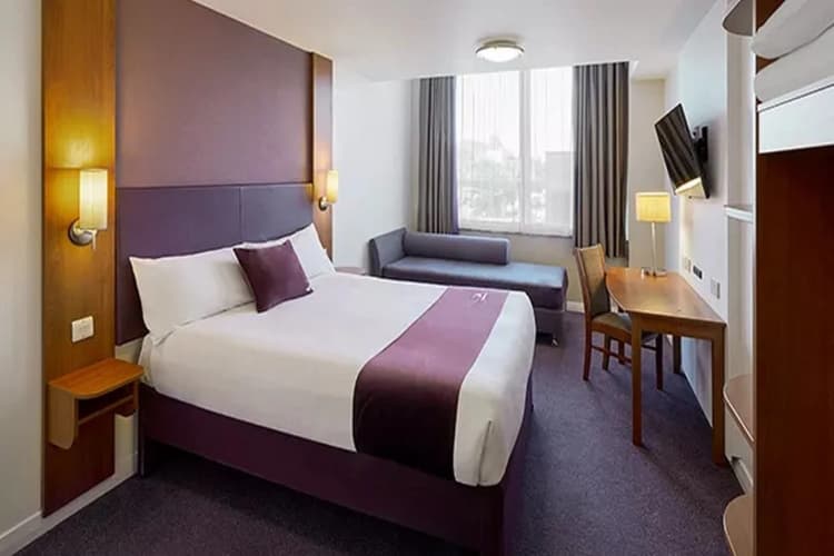 Premier Inn Wolverhampton City Centre 3
