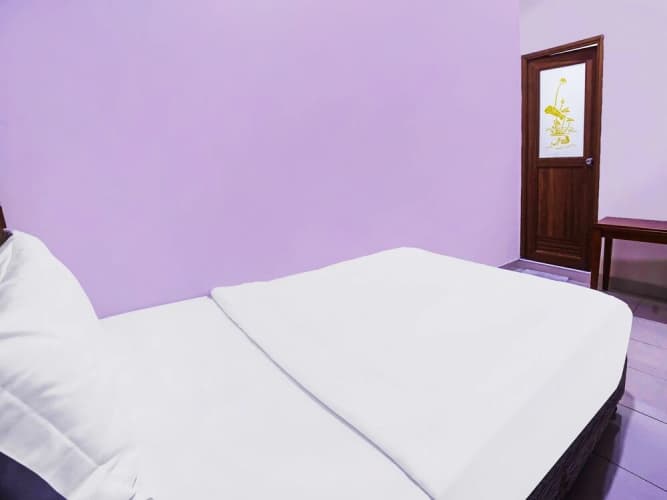 Super Oyo 90516 Hotel Night Queen Salak Tinggi 2