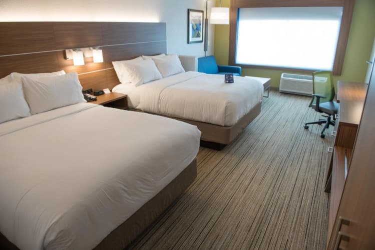 Holiday Inn Express & Suites Warsaw - E Center 2