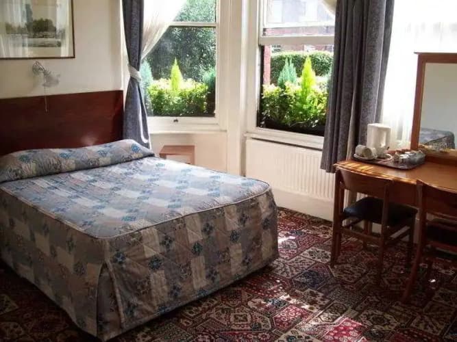 Queens Hotel 4