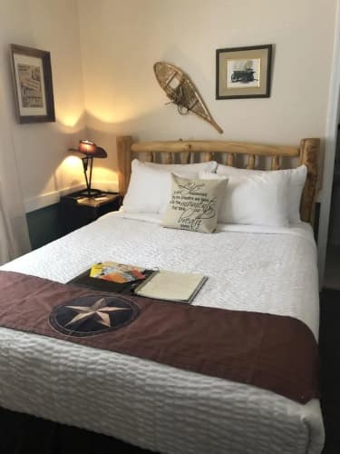 The Bent Elbow Hotel And Restaurant 5