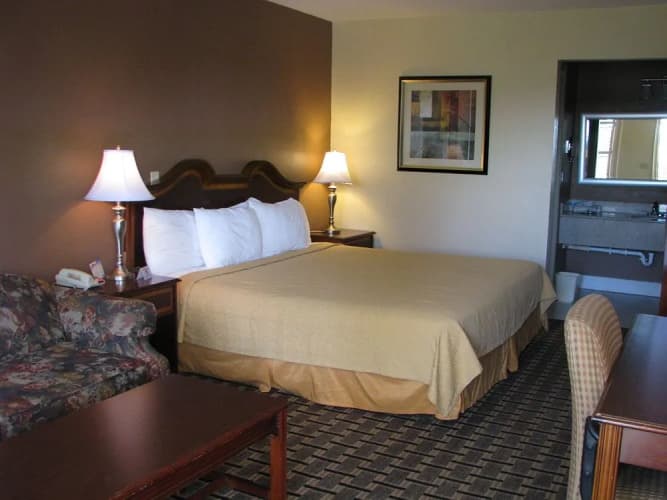Creekside Lands Inn main