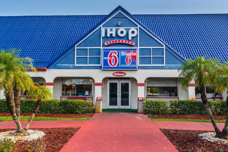 Red Roof Inn Vero Beach 2