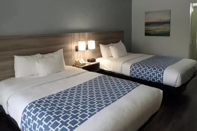 Suburban Studios Tysons Corner 4