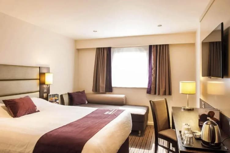 Premier Inn Manchester Trafford Centre South 2