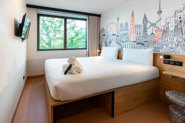 easyHotel Valencia Ciutat Vella 3