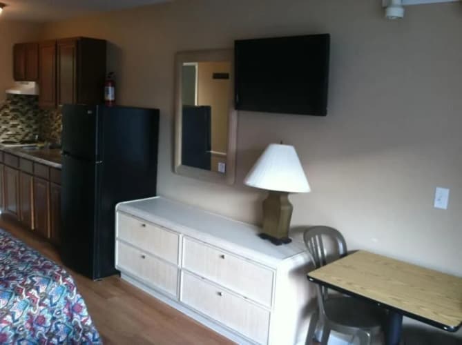 Mango Motel 2