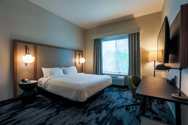 Fairfield Inn & Suites By Marriott Marquette 4