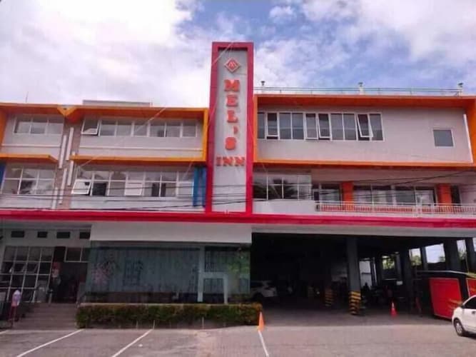 Mel's Inn Manado main