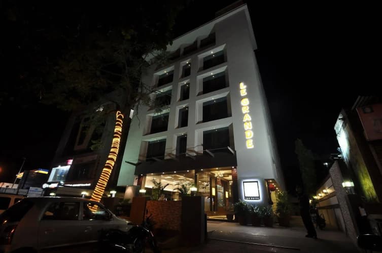 Le Grande Residency 2