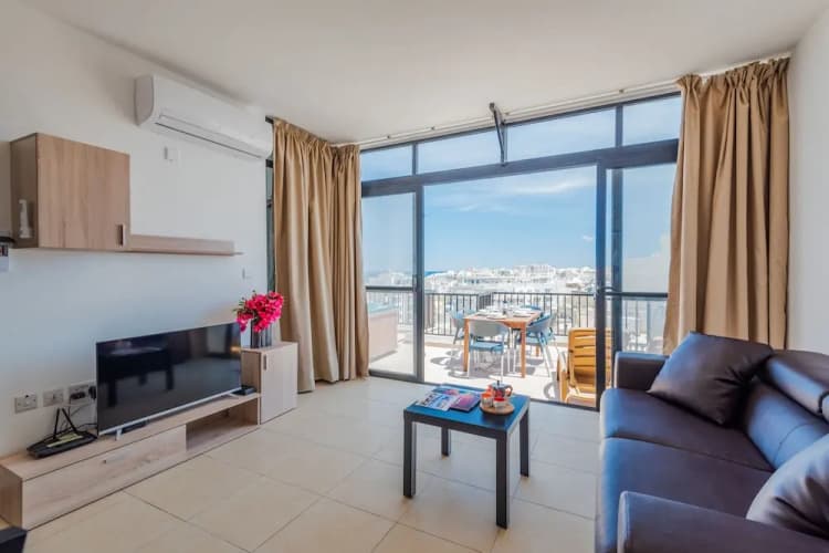 Seashells Sea View Penthouse with private Hot Tub & large sunny terrace with stunning views - by Getwaysmalta 3