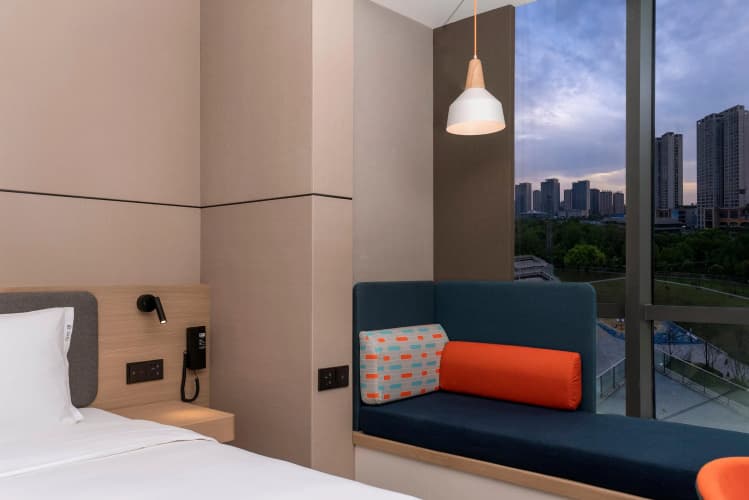 Holiday Inn Express Chongqing Caiyun Lake 5