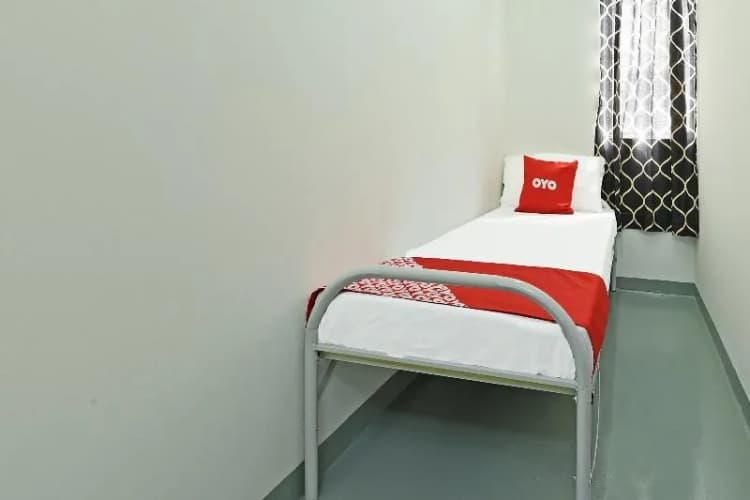 Spot On 90500 Sri Rampai Metro Hostel 3