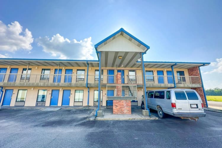 Hahira Inn By OYO near Valdosta 2