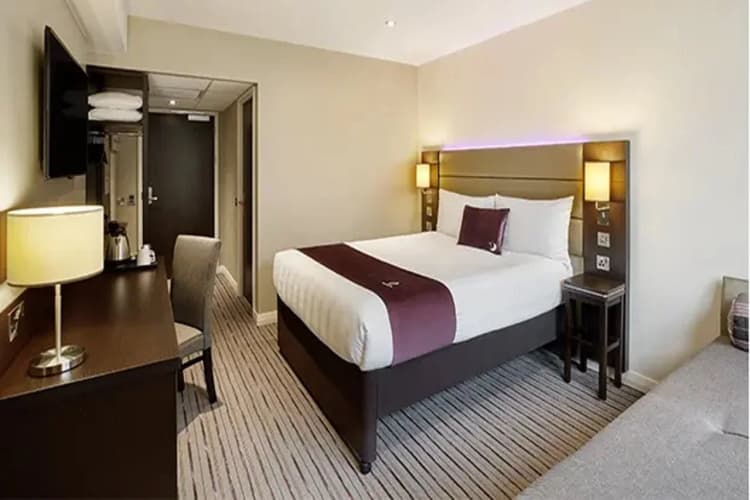 Premier Inn Chesterfield North 3