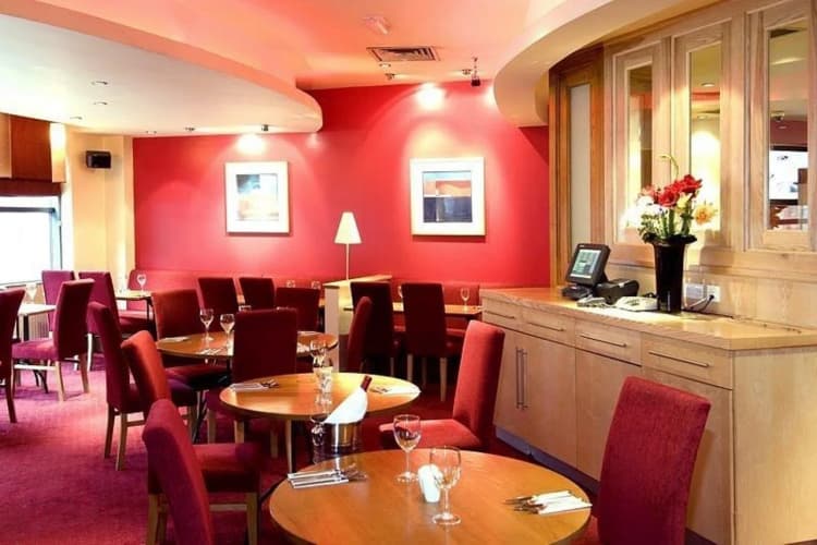 Premier Inn Manchester City Centre Portland Street 4