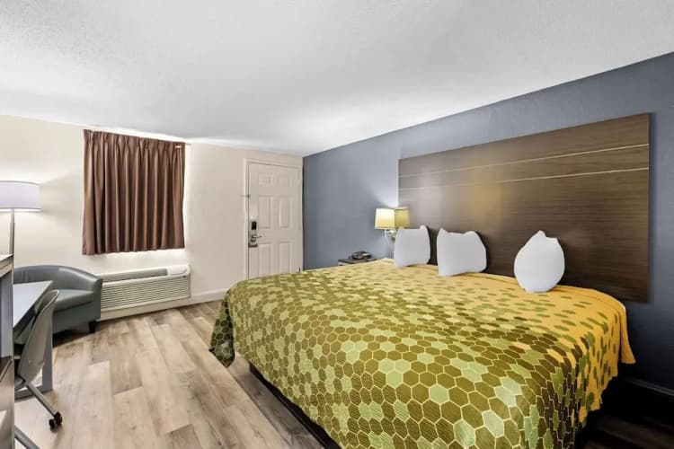 Americas Best Value Inn 4