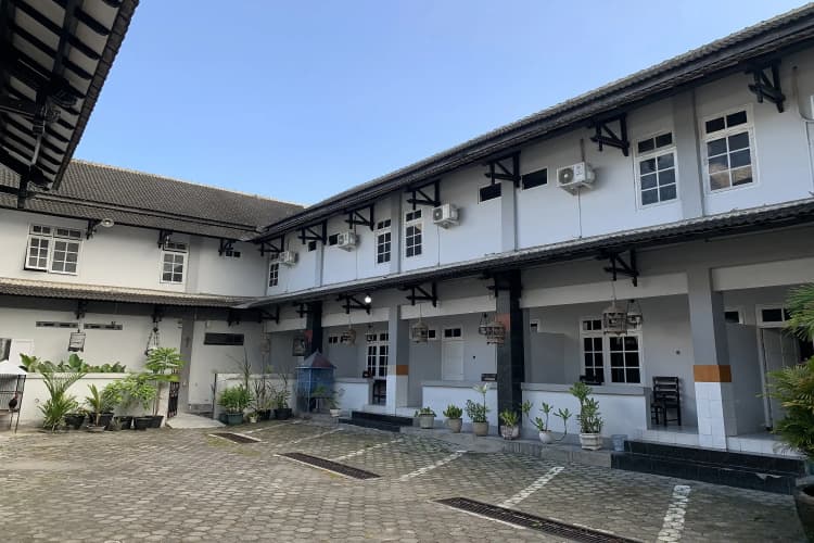 Hotel Merak Indah By Zuzu main