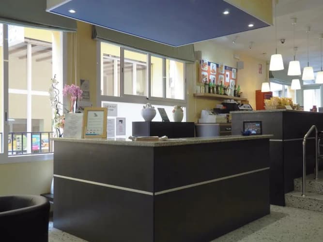 Hotel Robson main