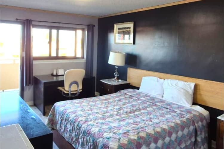 Edgebrook Motel 4