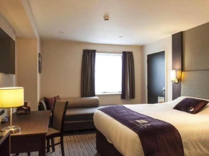 Premier Inn  Eastbourne Town Centre 4