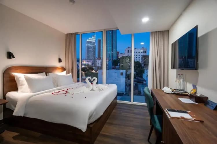 Hato Saigon Hotel & Rooftop 3