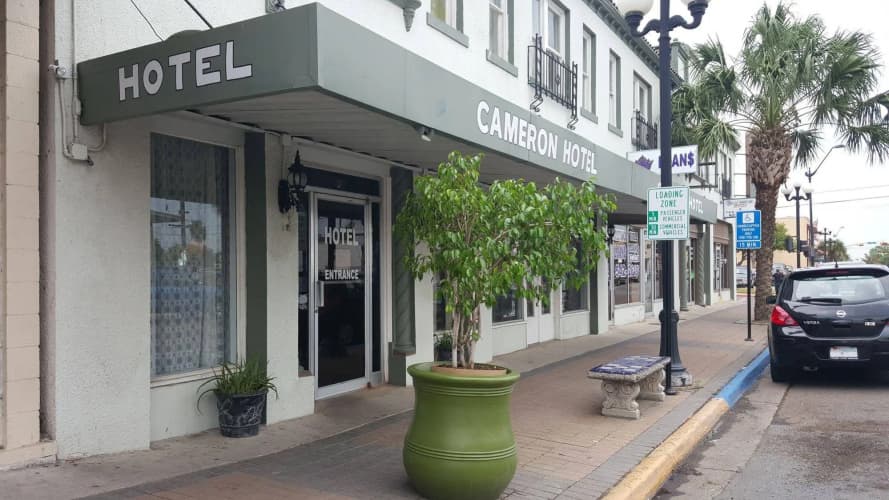 Oyo Historic Cameron Hotel Brownsville I-69E 2