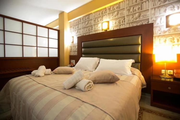 Life Hotel 2