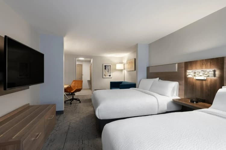 Holiday Inn Express Hotel & Suites Savannah Airport 5