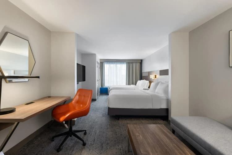 Holiday Inn Express Hotel & Suites Savannah Airport 4