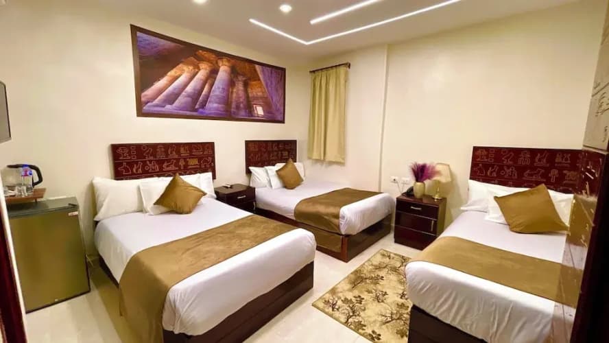 Nemes Pyramids View INN 3