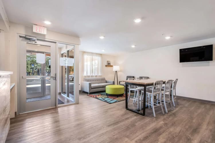 WoodSpring Suites Doral Miami Airport 3
