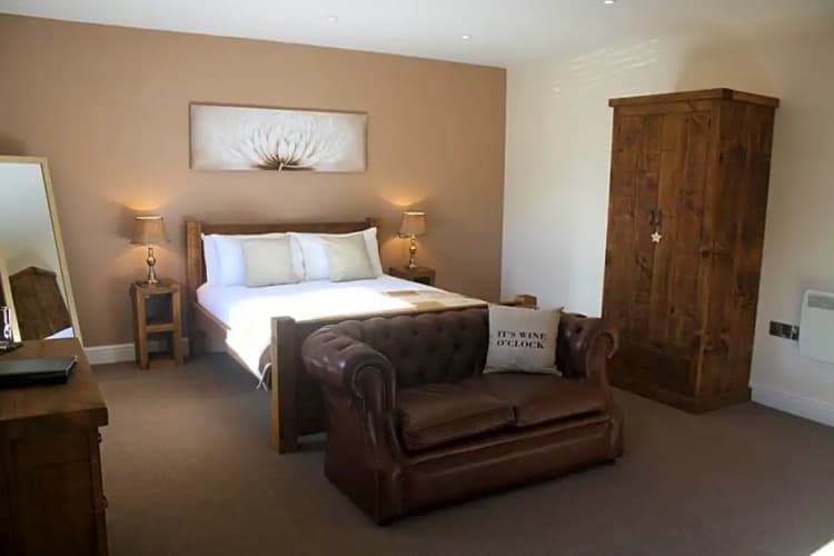 The Woodman Inn 4
