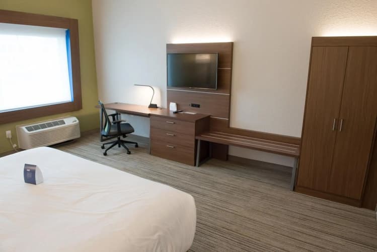 Holiday Inn Express & Suites Warsaw - E Center 3