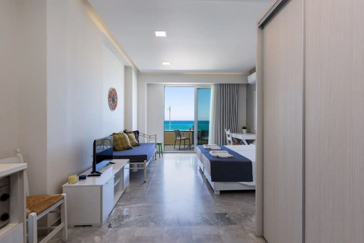 Meltemi Coast Suites 5