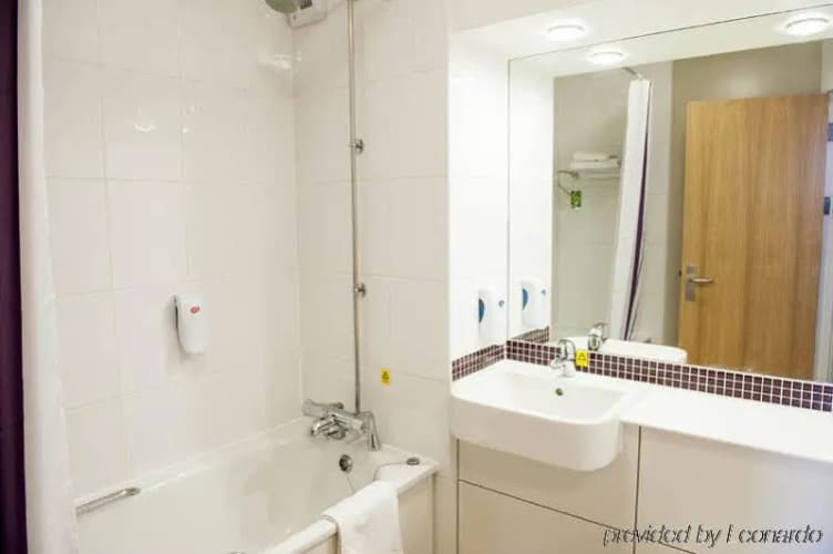 Premier Inn Bradford North (Bingley) 3