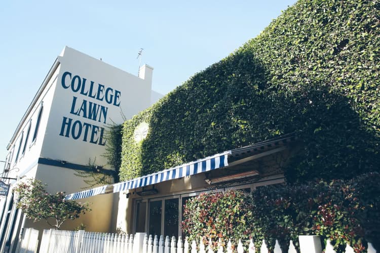 College Lawn Hotel - Hostel main