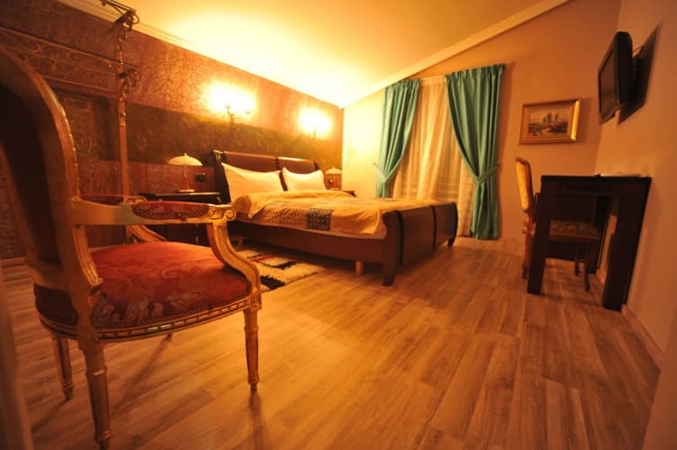 Dream Hotel 4