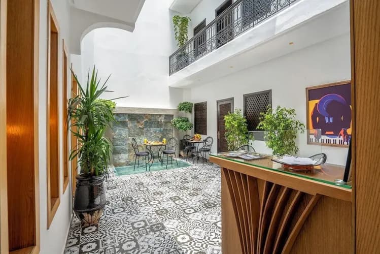 Maison Solaneos main